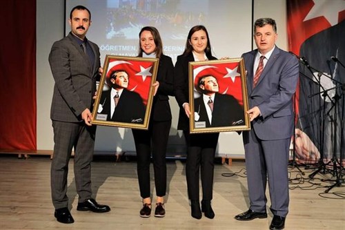 İLÇEMİZDE 24 KASIM ÖĞRETMENLER GÜNÜ YOĞUN BİR KATILIMLA KUTLANDI.